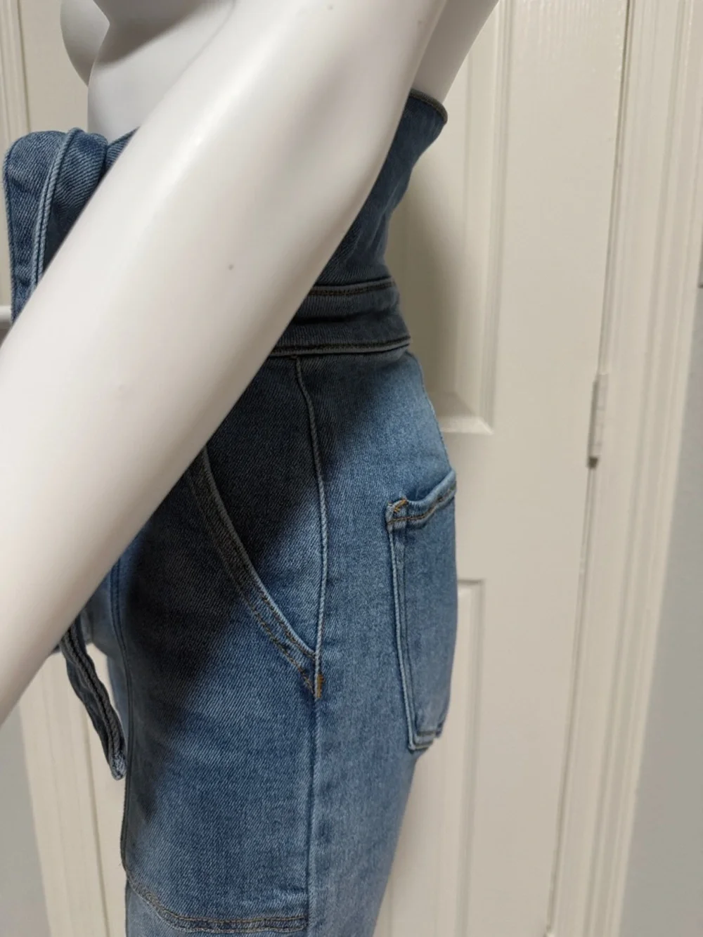 RISEN los ángeles High-Waist Paperbag Blue Jeans with Tie Belt - Women. - Picture 4 of 16